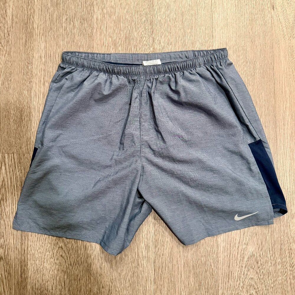Nike Challenger Men's 2-in-1 7" Lined Running Shorts (Large)